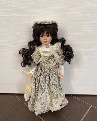 Bambola di porcellana da collezione
