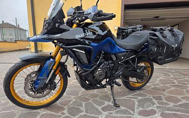 Suzuki Vstrom 800 DE Optional+Borse