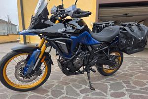 Suzuki Vstrom 800 DE Optional+Borse