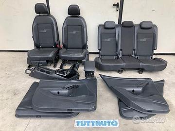 Sedili neri VW T-Cross 2022 misto pelle stoffa