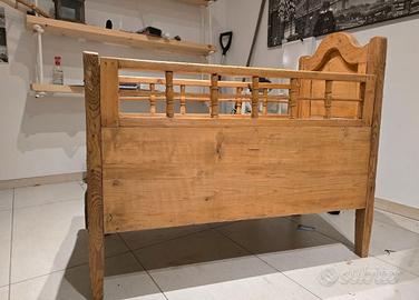 Culla Antica in Legno Massiccio - Stile Arte Pover
