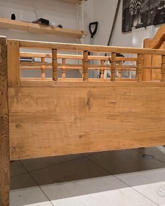 Culla Antica in Legno Massiccio - Stile Arte Pover