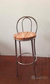 Sgabello alto con schienale 