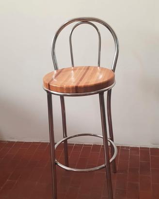 Sgabello alto con schienale 