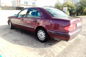 Mercedes E 200 benzina (compreso passaggio