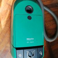 Miele aspirapolvere a traino