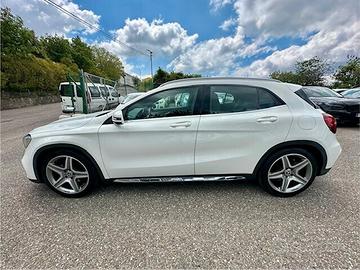 Mercedes-benz GLA 200d 4Matic Premium -AMG-