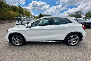 Mercedes-benz GLA 200d 4Matic Premium -AMG-