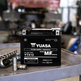Batteria moto Yuasa YTX12 12 V 180 CCA VRLA AGM