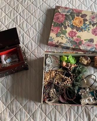 Lotto Gioielli di Bigiotteria