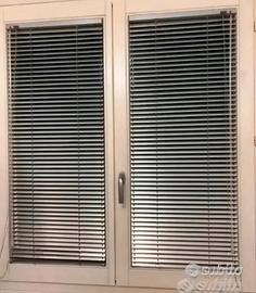 Veneziane coprenti per finestre