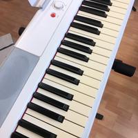 Tastiera elettrica bianca