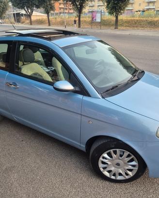 Lancia Ypsilon 1.3 MJT 69 CV Platino tetto apribil