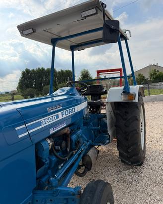 Trattore Ford 3600 2 Rm