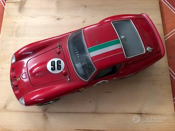 FERRARI GTO 1962 - BURAGO 1/18