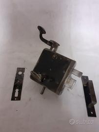 maniglia con serratura epoca