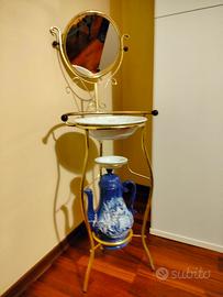 Specchiera oro e porcellana da terra.