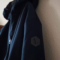 Giubbotto  con cappuccio e zip tinta unita co