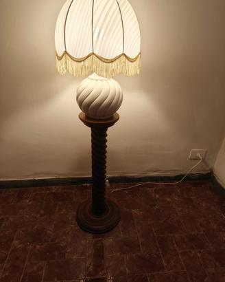 Lampada e colonna in legno