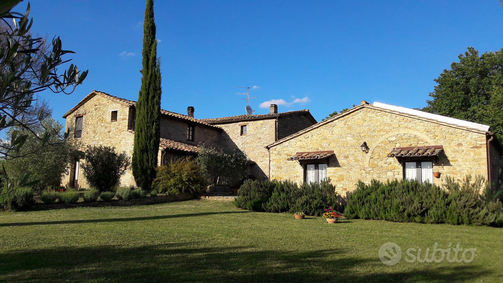 Casale in pietra con dependance, terreno e pozzo - Vista 2