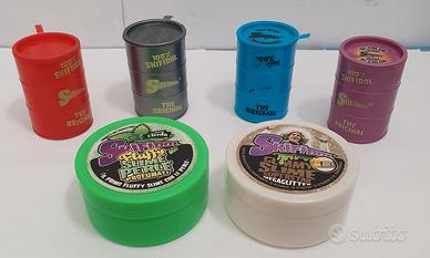 simpatici piccoli contenitori in plastica colorata