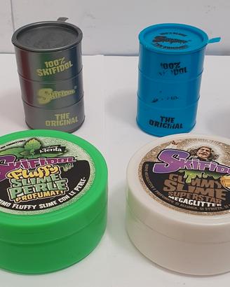 simpatici piccoli contenitori in plastica colorata