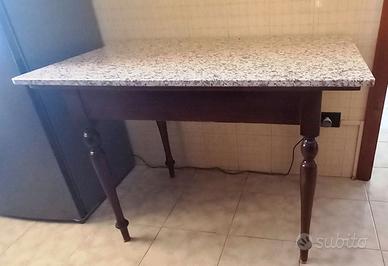 Tavolo con base granito