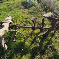 Aratri agricoli d’epoca in ferro  per restauro