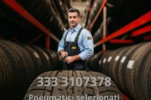 Bridgestone 215/75 R16C 113/111R 2223 Gomme Usate 