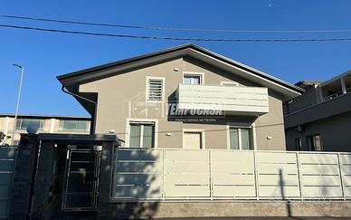 Villa a Legnano Via Monte Rosa 9 locali