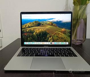 MacBook Air 2019 13” – Pari al nuovo – 8GB RAM 128