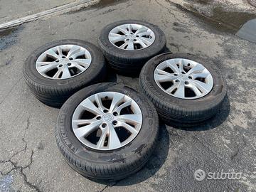 Cerchi in lega con gomme Honda HR V 16 pollici