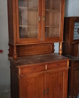 mobile dei primi del 1900 da restaurare
