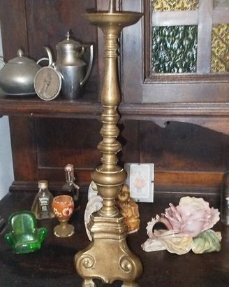 candelabro in bronzo