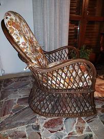 Coppia importanti poltrone e tavolino vintage