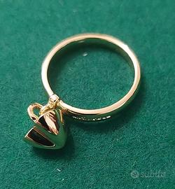 Anello in oro molecolare con pendente cuore