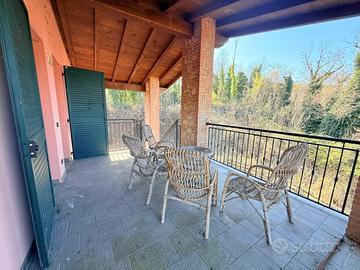 Casa singola con strada privata in zona collinare