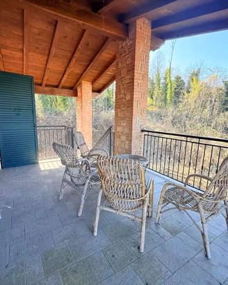 Casa singola con strada privata in zona collinare