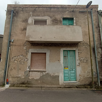 Casa 90mq a 2 piani,5 stanze+balcone+cortile