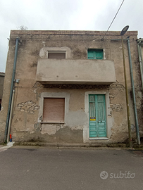 Casa 90mq a 2 piani,5 stanze+balcone+cortile