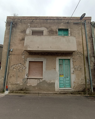 Casa 90mq a 2 piani,5 stanze+balcone+cortile