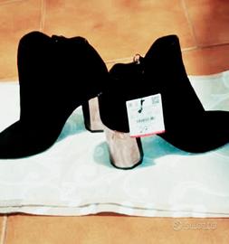 Stivaletti donna  Bershka col.nero numero 36.