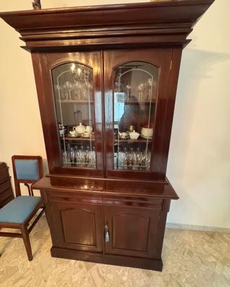 Antiquariato cristalliera