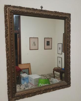 specchio con cornice antica