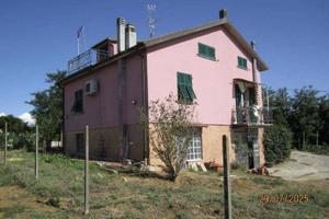 Immobile in asta di 445 m² con 4 locali a Spineto 