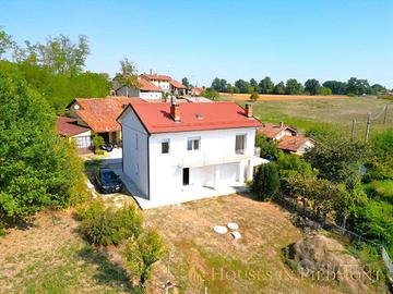 Villa di 200 m² con 4 locali e box auto doppio a C