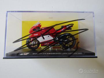 Ducati Desmosedici 2004 scala 1/24 L. Capirossi