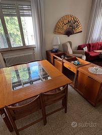 Set vintage anni ’70: tavolo + credenza in legno