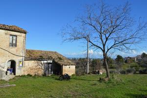 Casolare e terreno con vista sul mare - R46