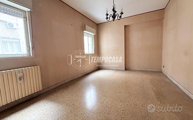 Ampio quadrilocale in zona servita, versatile e lu